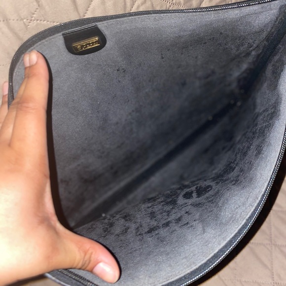 Large Black Gucci Clutch - Picture 10 of 10